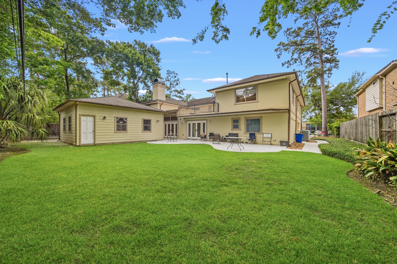 Deep fenced rear lawn